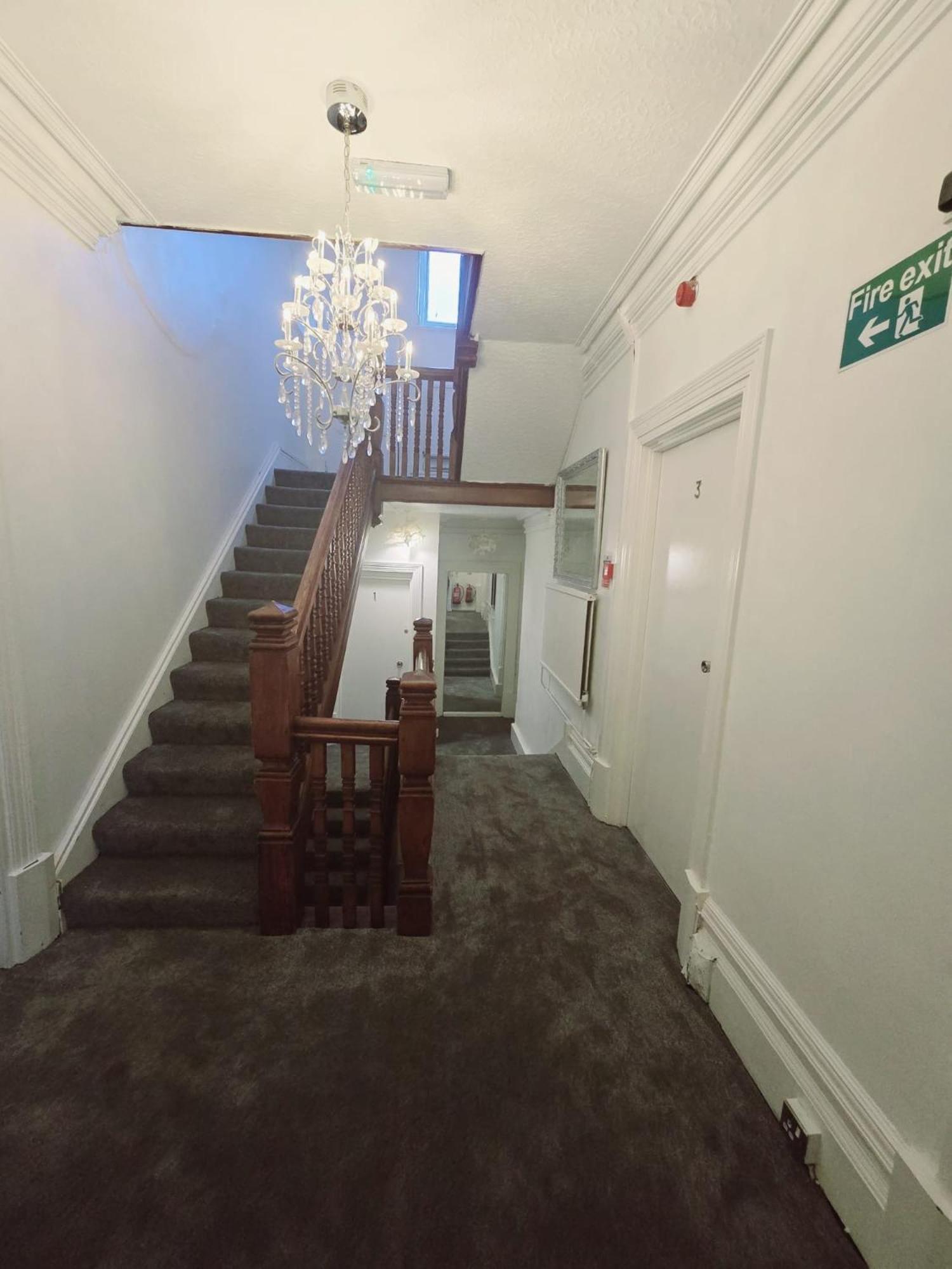 Kingswood Hotel メイデンヘッド エクステリア 写真