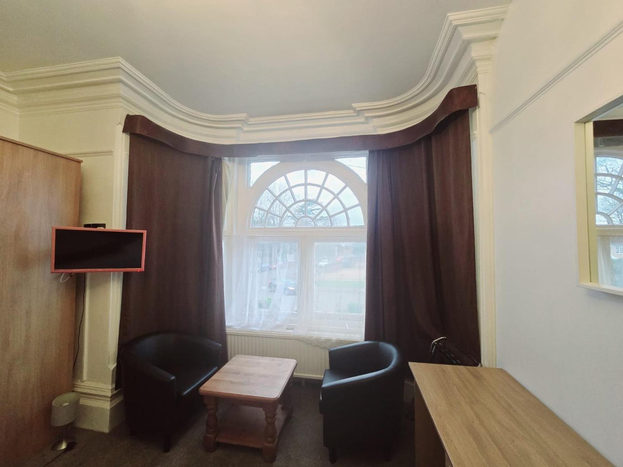 Kingswood Hotel メイデンヘッド エクステリア 写真
