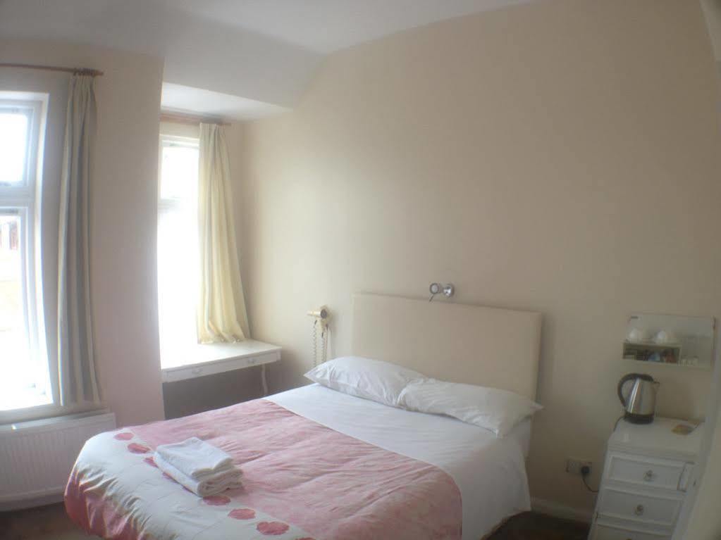 Kingswood Hotel メイデンヘッド エクステリア 写真